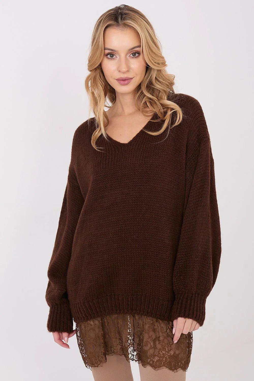 pull femme oversize tunique longue col V manches bouffantes dentelle bas tricot épais chocolat épaules tombantes finitions côtelées mohair doux
