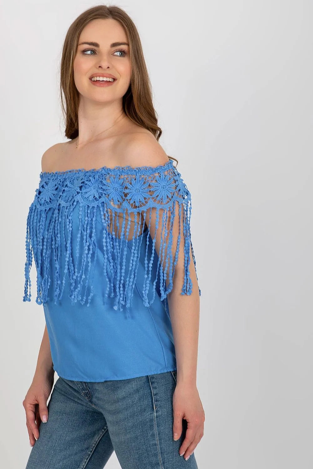 chemisier boho chic estival épaules dénudées bardot encolure espagnole dentelle bleu azur crochet franges torsadées coton polyester léger ajusté décontracté