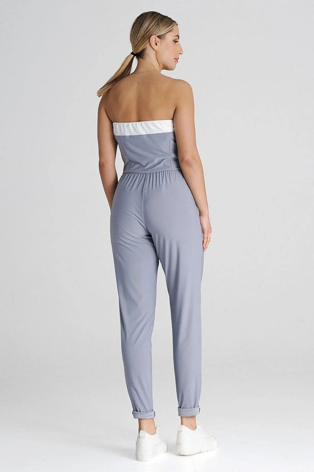 combinaison femme moderne épurée bustier bandeau contrastant blanc gris bleuté jersey extensible élastiquée taille coupe ajustée jambes fuselées ourlets retroussés
