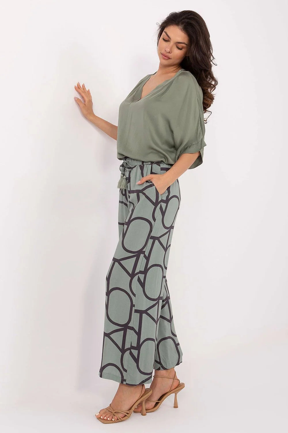 ensemble femme palazzo pantalon imprimé géométrique vert olive haut colV fluide manches larges viscose léger taille élastique cordon pompons poches
