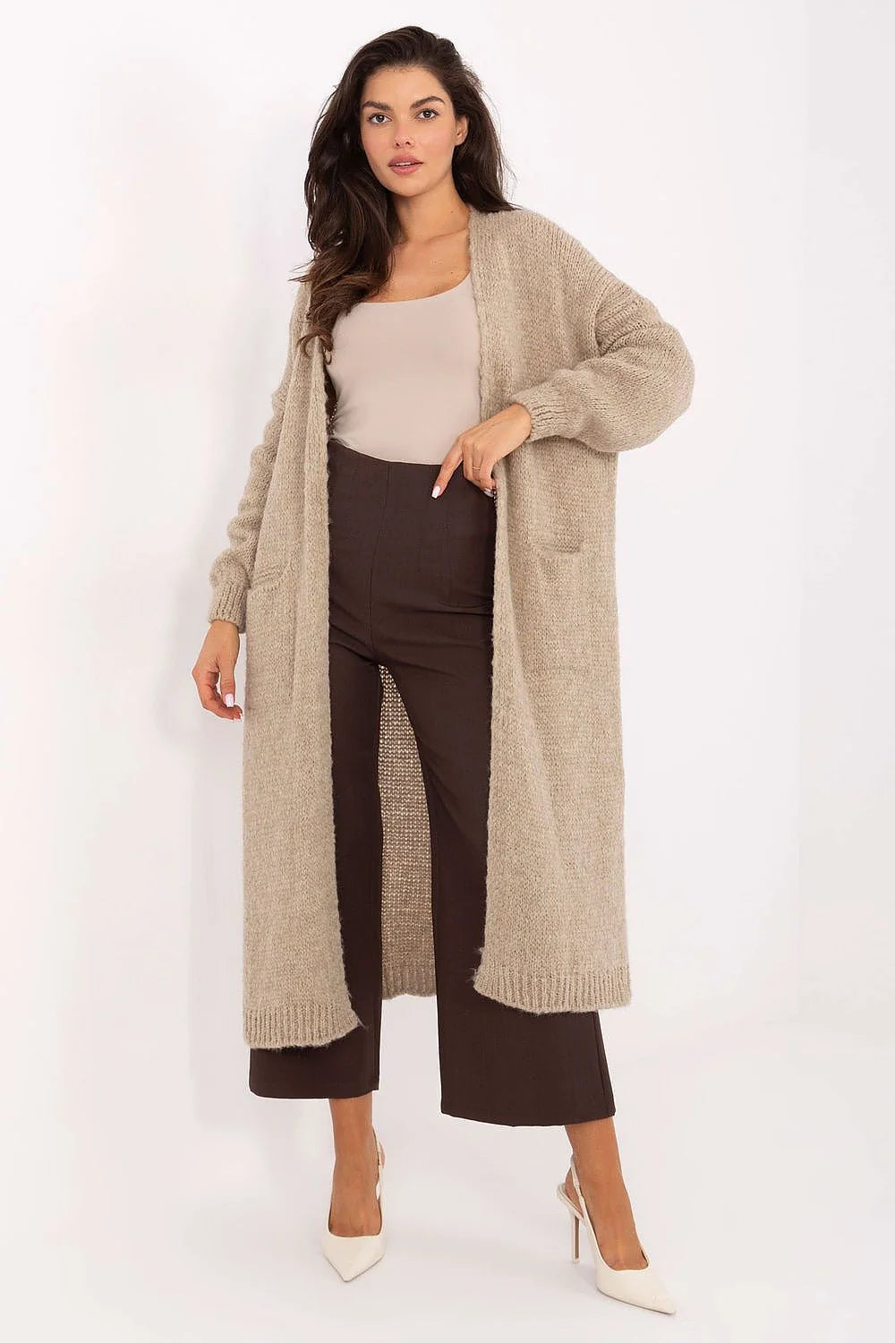 cardigan long femme duster maille duveteuse beige sable oversize mi mollet ouvert sans fermeture poches plaquées manches bouffantes finitions côtelées
