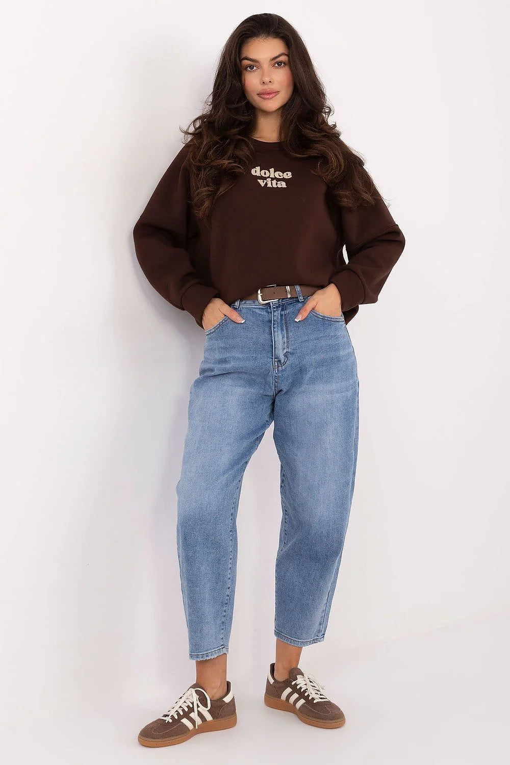 sweatshirt femme oversize coton polyester doux confortable coupe ample col rond manches longues impression frontale légèrement doublé urbain décontracté