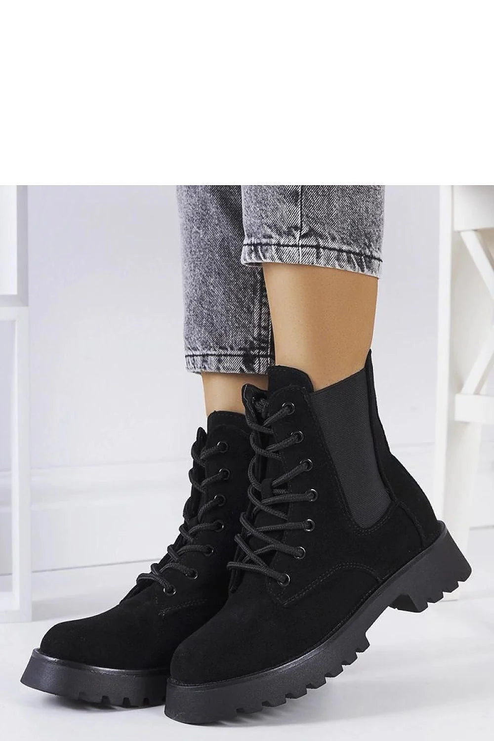 bottes militaires femmes noires cuir pleine grain semelle épaisse crantée lacets métalliques fermeture éclair