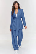 tailleur femme veste ceinturée revers cranté pantalon palazzo jambes larges taille élastique tissu léger effet lin bleu azur fluide élégant