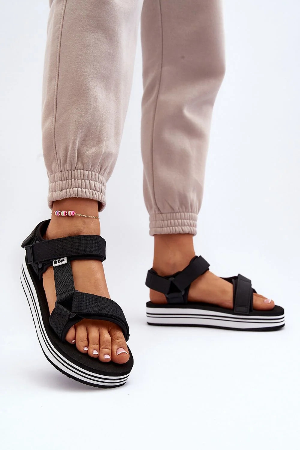 Sandales pour femmes Lee Cooper Step in style design moderne sandales plateforme velcro tissu noir semelle antidérapante summer shoes