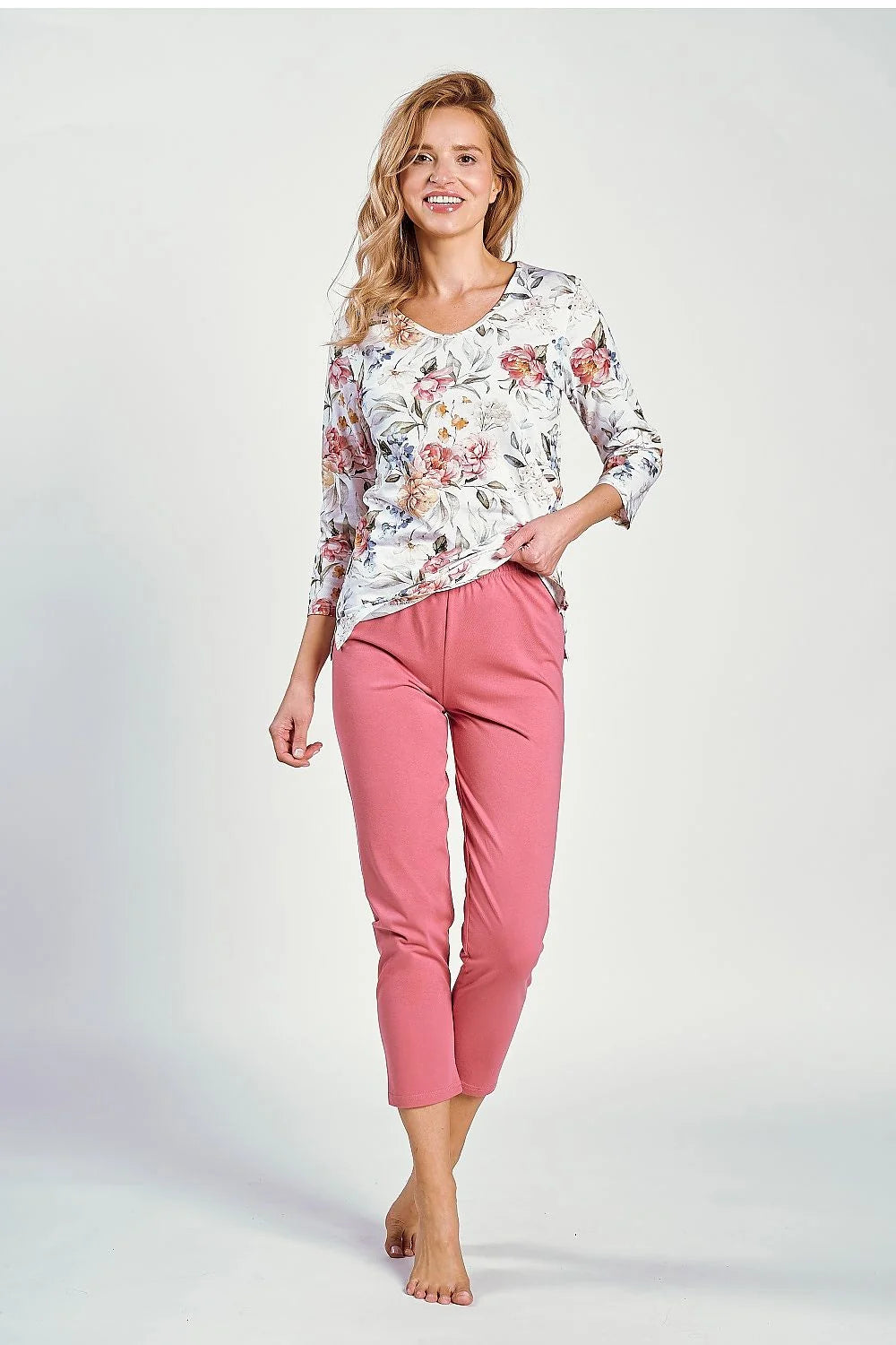 Pyjama pour femme haut manches 3/4 floral pantalon rose corail coton extensible confortable détente maison