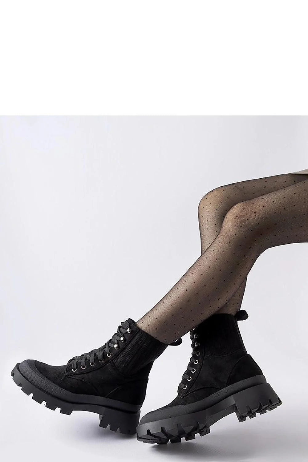 bottines femme rangers combat urbain noir suédine durable robuste confortable semelle crantée plateforme épaisse renfort caoutchouc œillets métalliques lacets larges