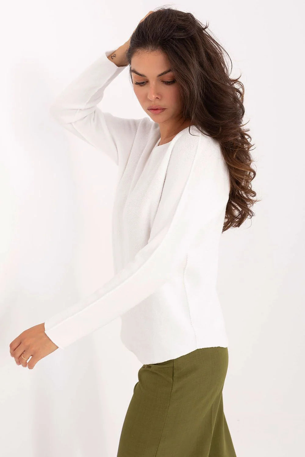 pull femme maille fine blanccassé col bateau manches longues coupe droite oversize ourlet arrondi tissu doux extensible réversible