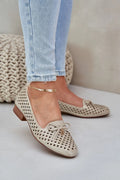 Ballerines plates féminines élégantes design ajouré nœud métallique semelle bois couleur beige matériau cuir artificiel