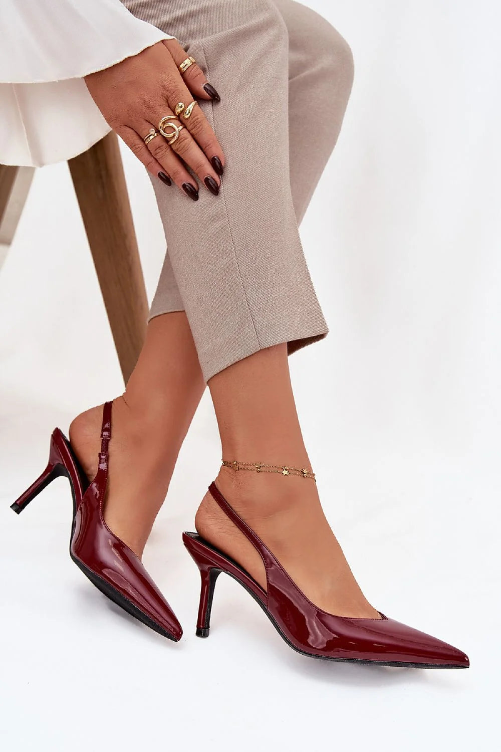 escarpins femme talons aiguille bordeaux vernis bout pointu silhouette fuselée bride slingback maintien élégant semelle fine cuir synthétique soirée professionnelle