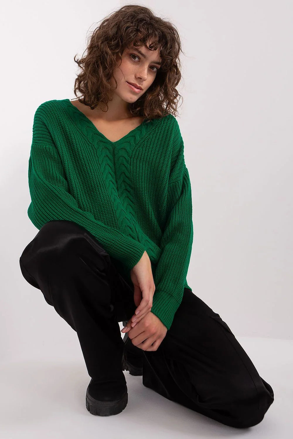 Pull pour femme en maille verte vif col V torsades verticales coupe ample manches longues bords-côtes laine mélange fibres synthétiques