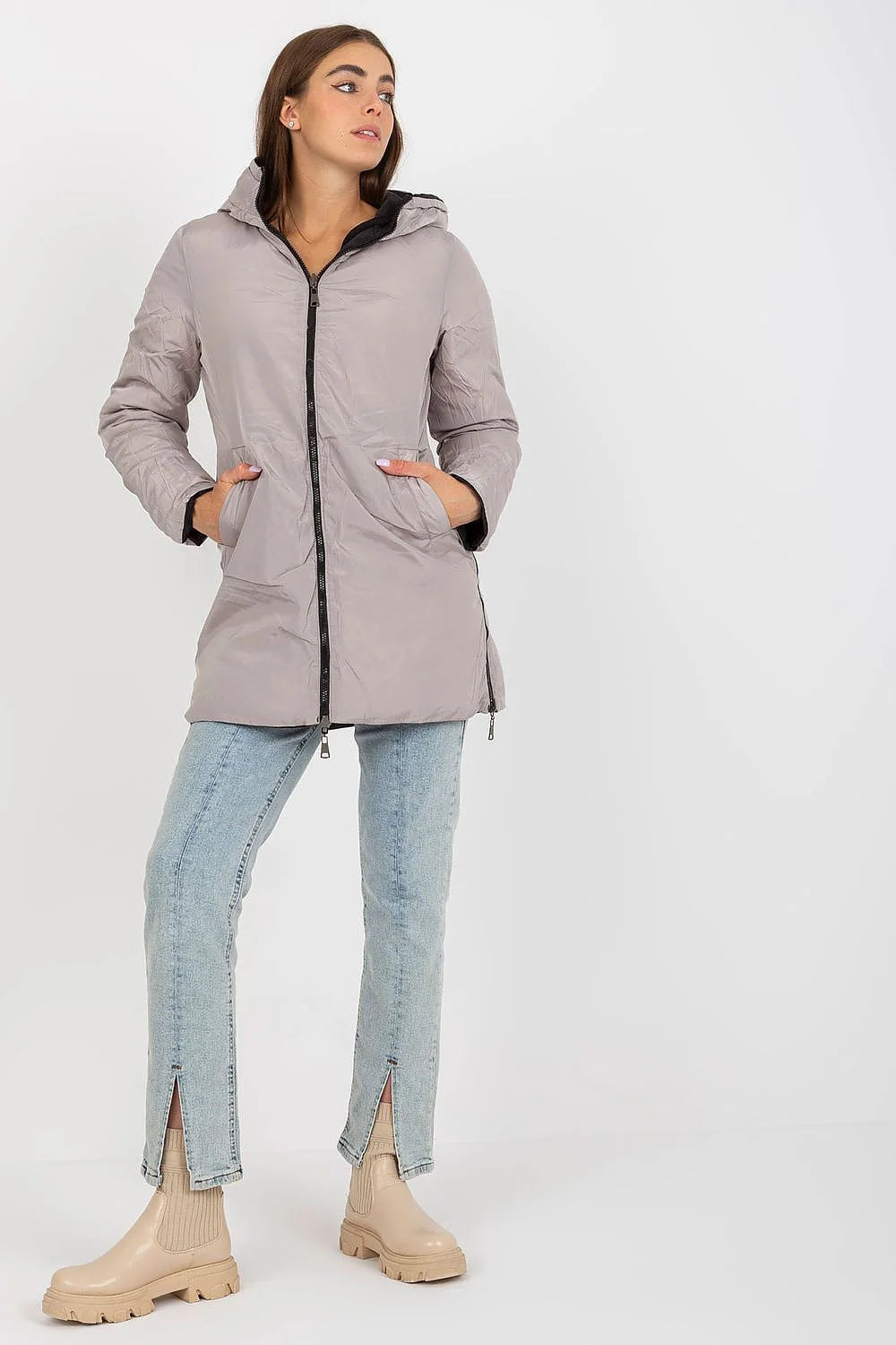 Doudoune noire matelassée longue ajustée pour femme en polyester avec capuche et fermeture éclair