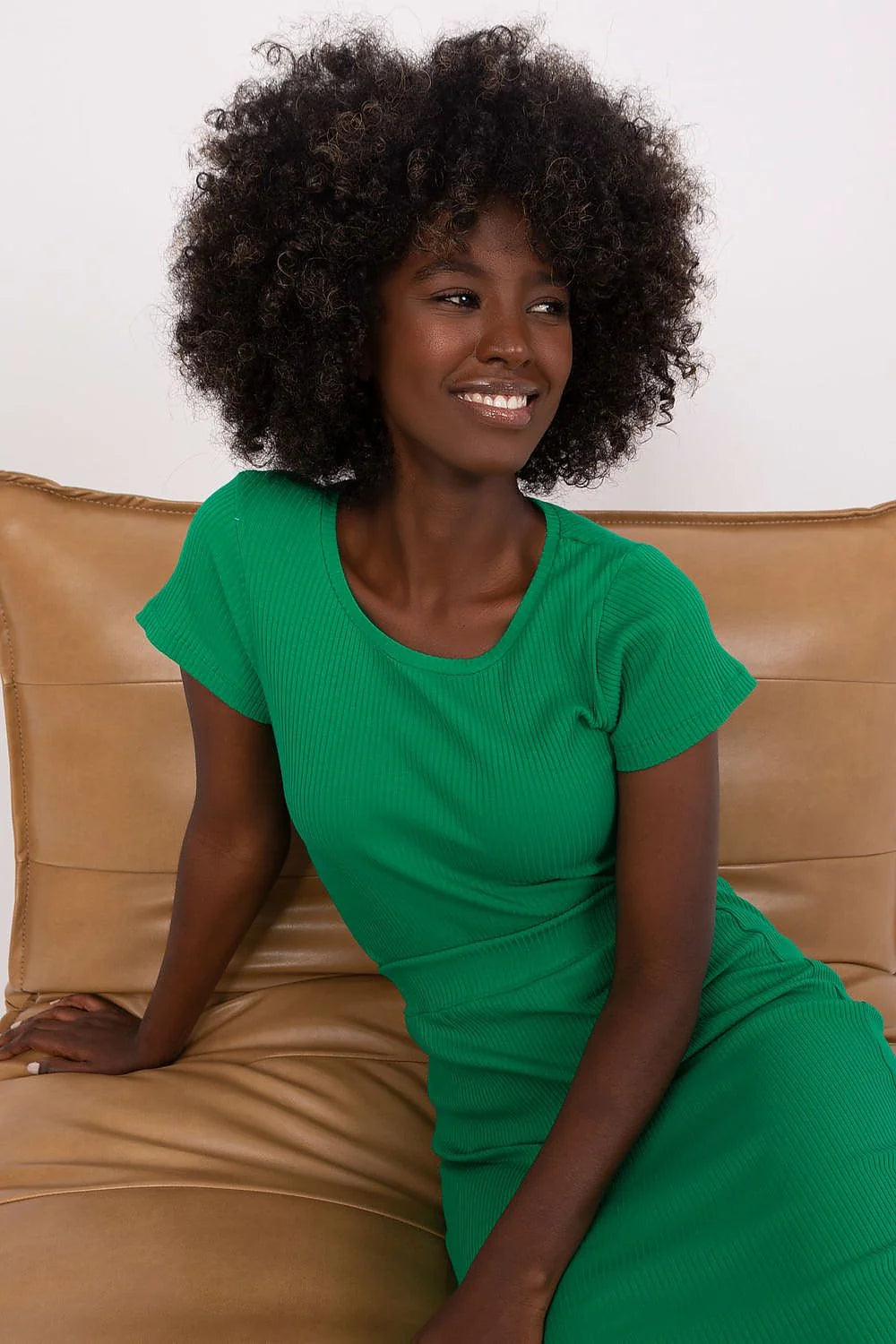 Chemisier femme vert vif en coton 90% élasthanne 10% coupe ajustée manches courtes encolure ronde tissu côtelé occasion décontractée élégante