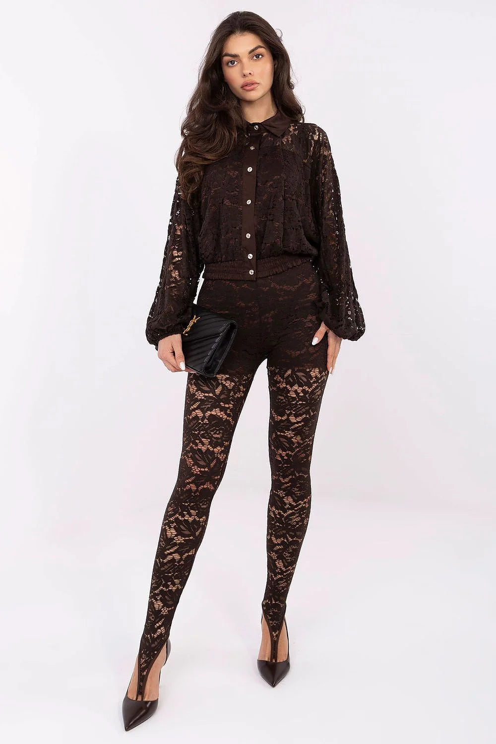 chemise dentelle femme manches longues bouffantes boutonnée col pointu doublée devant florale chocolat ajustée taille élastiquée courte élégante confortable raffinée