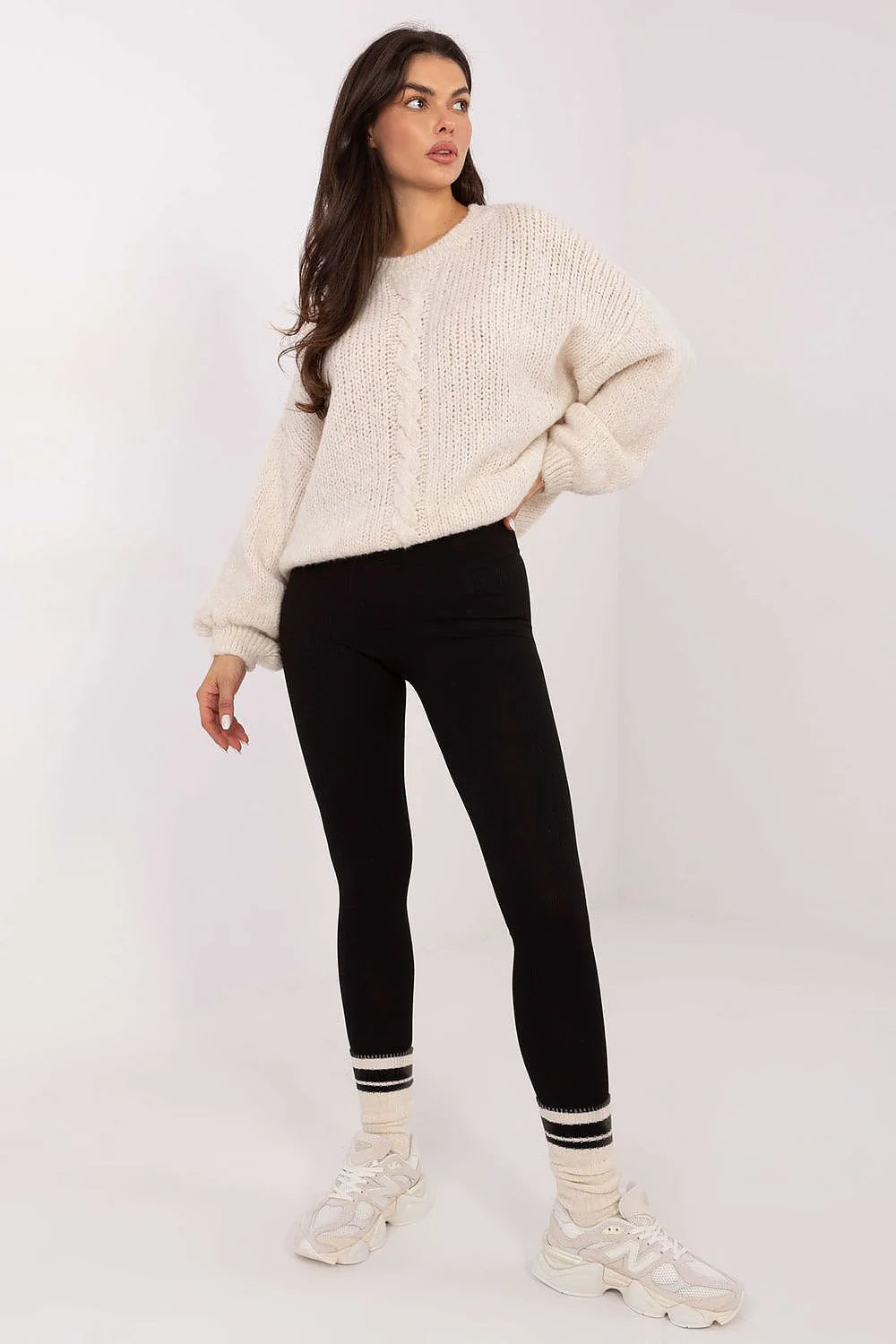 pull femme oversize grosse maille ecru col rond torsade centrale manches longues ballon bordcotes poignets duveteux chaud confortable cosy hanches