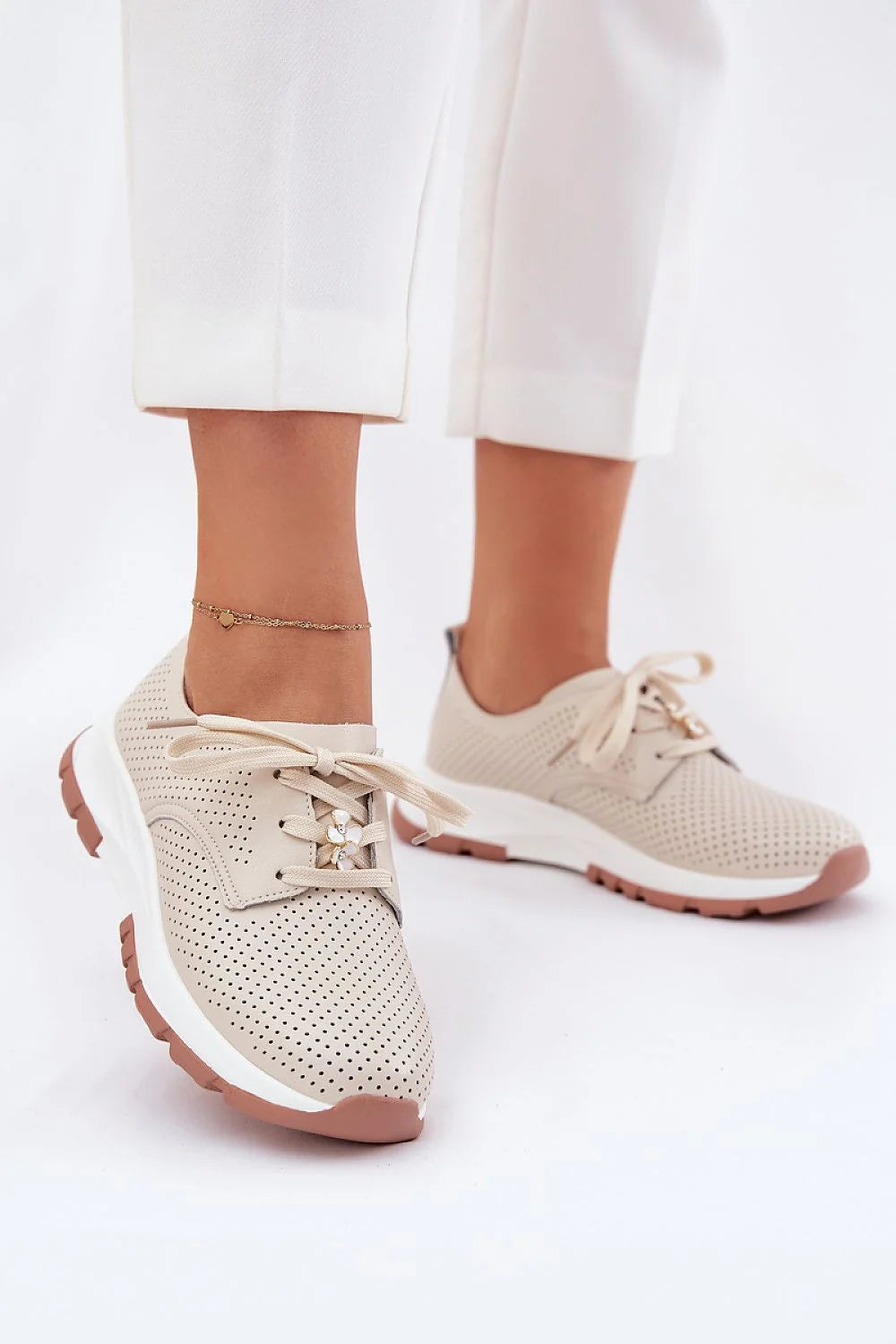 Chaussures basses femmes style élégant confort cuir plateforme lacets fleuris beige blanc marron clair