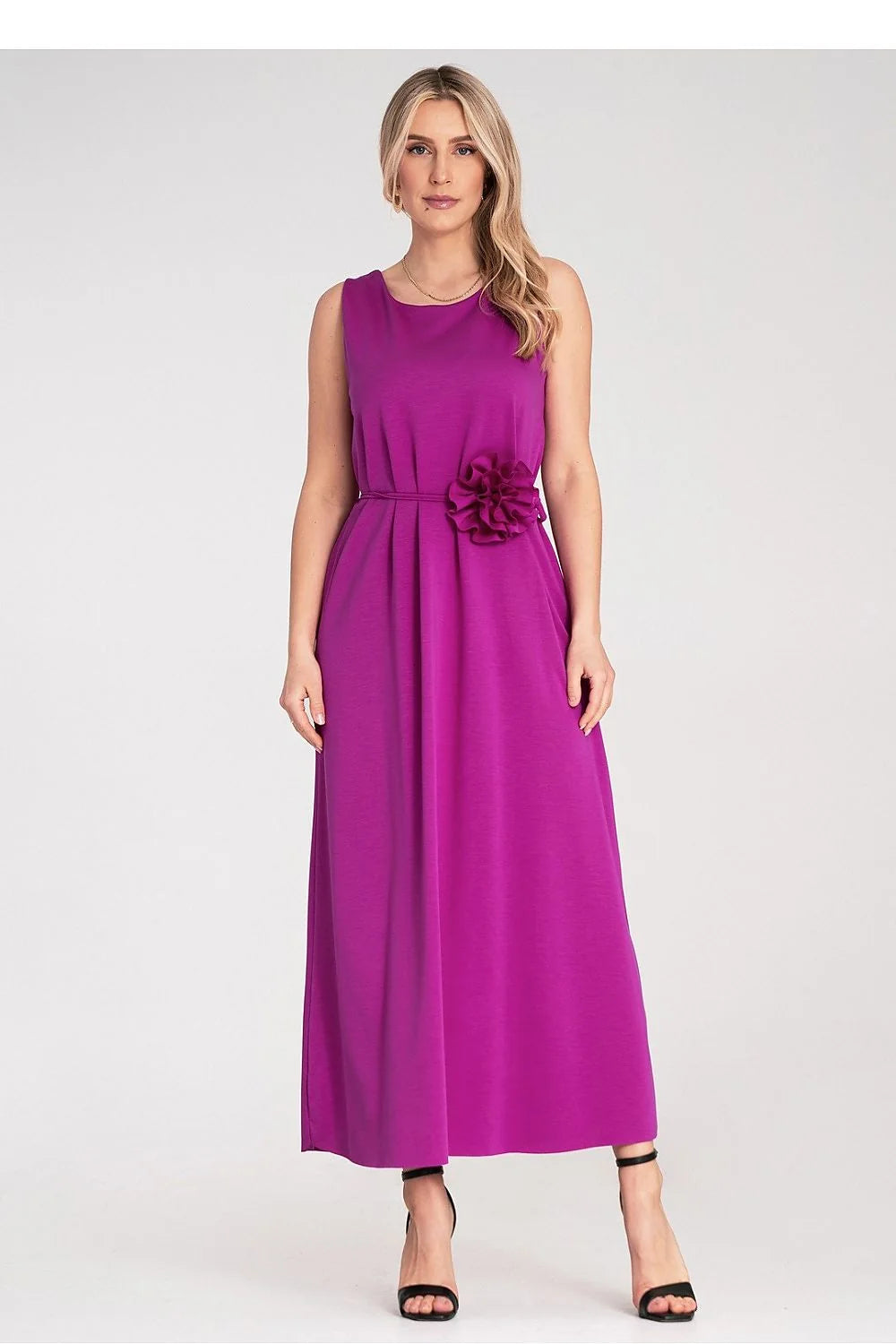 robe longue maxi fuchsia sans manches encolure ronde taille marquée ceinture fine fleur décorative tissu fluide doux poches latérales élégante