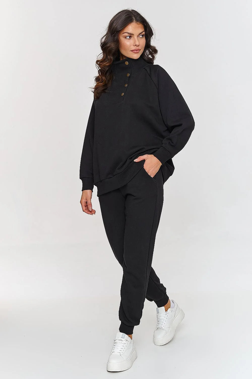 ensemble Makadamia noir femme sweatshirt col montant boutons pression jogger slim oversize raglan côtelé poches latérales molleton doux