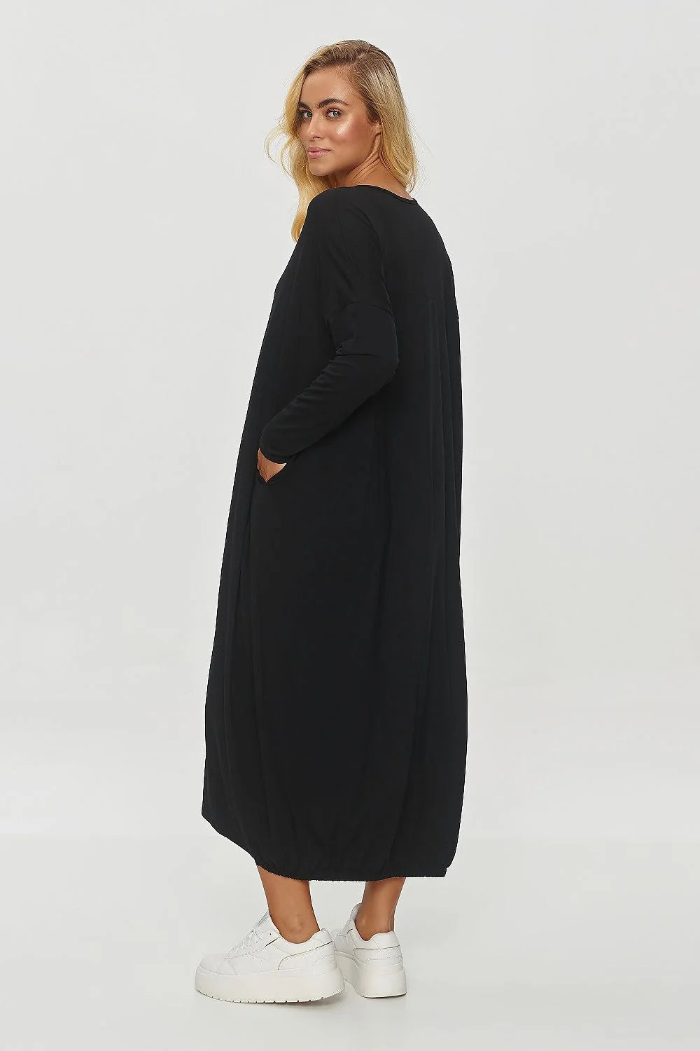 Robe de jour ample longue manches longues couleur noire viscose confortable style décontracté femme