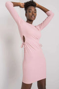 robe Lakerta ajustée côtelée rose clair moulante coton élasthanne manches troisquarts encolure ronde courte découpes latérales nouettes ajustables