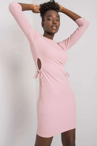 robe Lakerta ajustée côtelée rose clair moulante coton élasthanne manches troisquarts encolure ronde courte découpes latérales nouettes ajustables