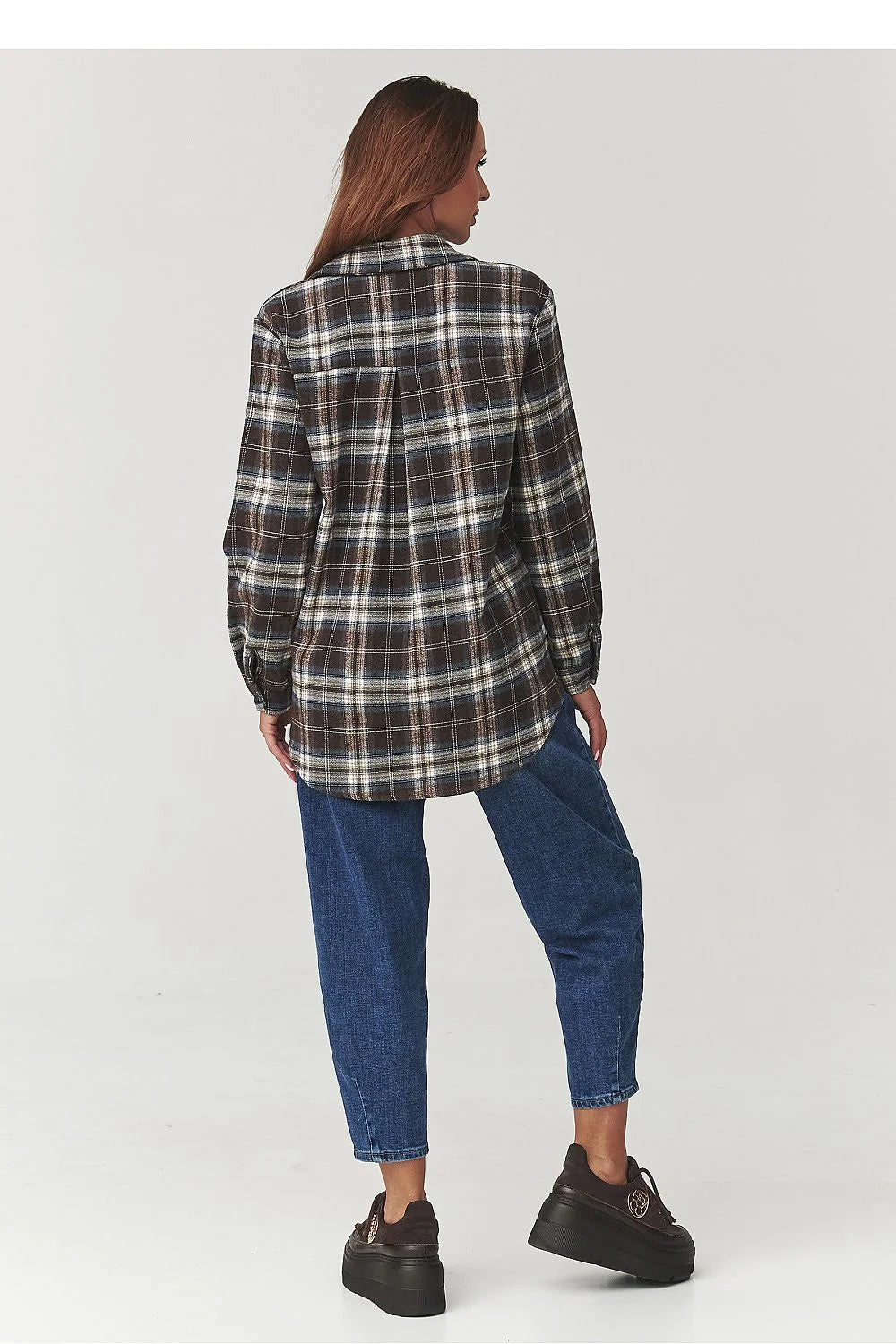 chemise femme carreaux tartan flanelle brossée doux coupe ample base arrondie fentes latérales manches longues retroussées boutons centraux automnal italienne