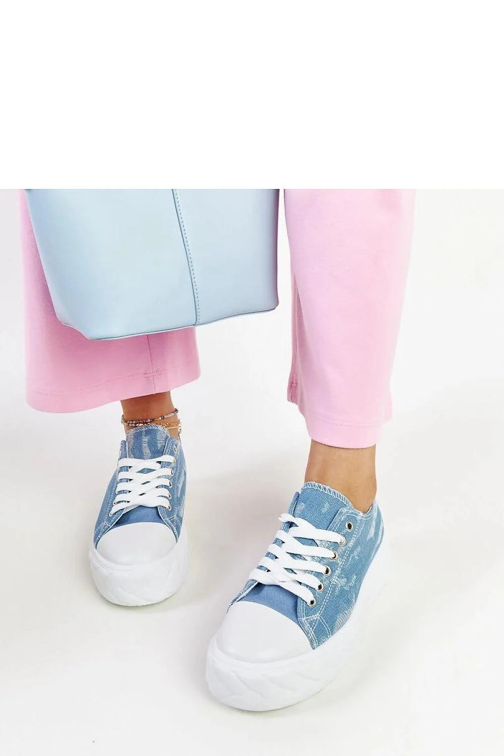 Baskets pour femmes style décontracté design moderne tige denim bleu semelle caoutchouc blanc lacets blancs