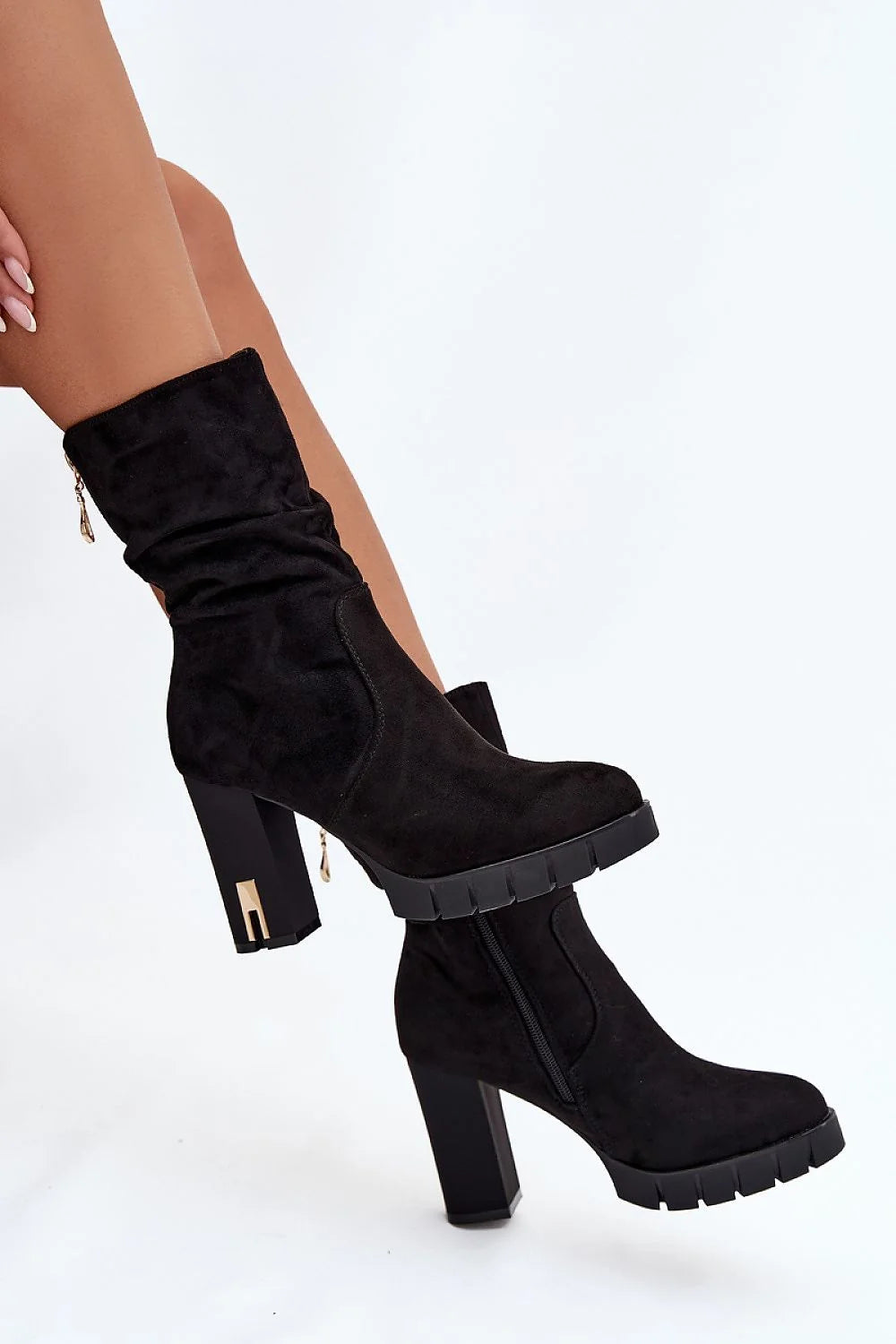 bottines femme mi mollet talon bloc carré plateforme rainurée semelle crantée antidérapante suédine noir froncé fermeture éclair latérale tirette dorée