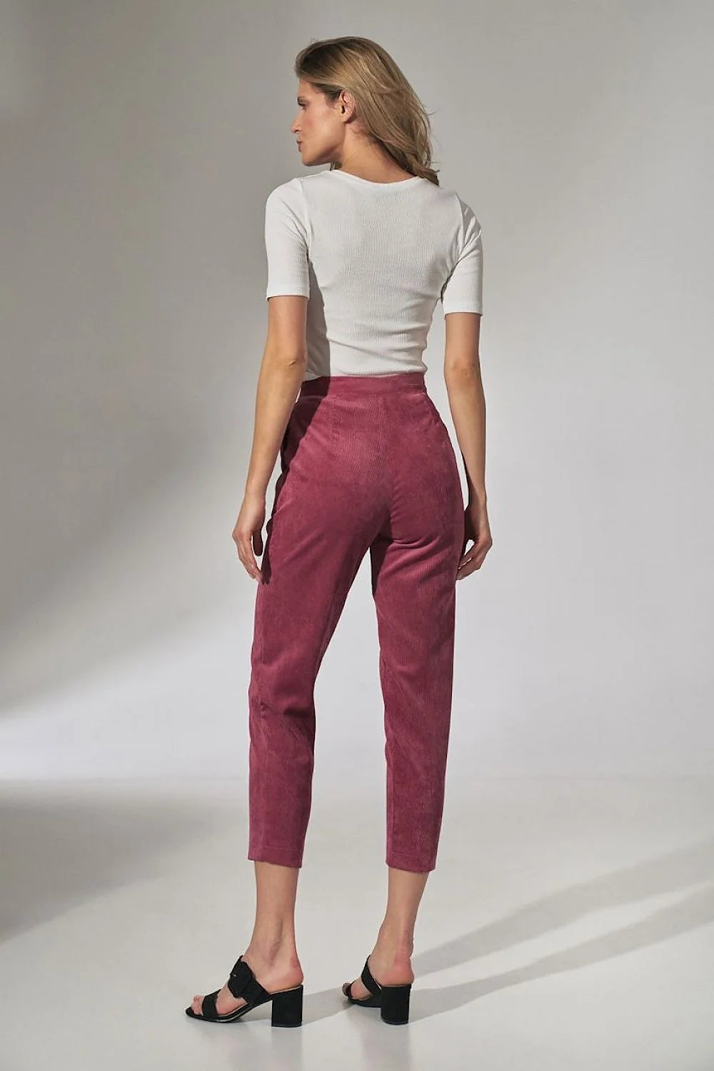 Pantalon femme velours côtelé taille haute élégant moderne magenta confort style chic décontracté