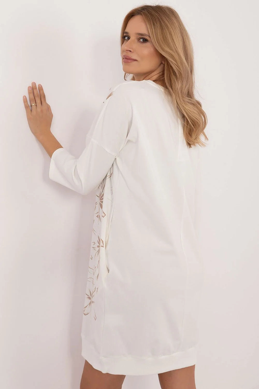 robe décontractée femme coton stretch oversize coupe droite longueur genou manches troisquarts encolure ronde poches latérales imprimé floral écru beige
