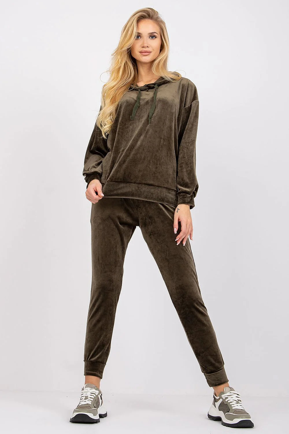 Ensemble loungewear velours beige femme chic décontracté, confort absolu, idéal détente à domicile