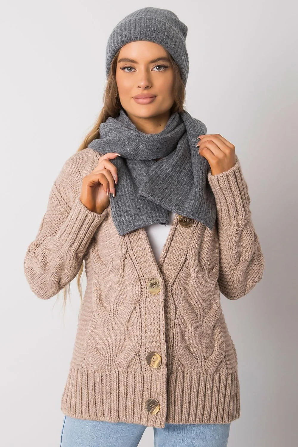 Ensemble hiver féminin gilet écharpe bonnet tricot acrylique laine beige grise femmes occasion automne hiver mode cosy