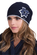 Bonnet Kamea élégant pour femme en laine bleu marine fleur perlée logo argenté ajustement parfait automne hiver