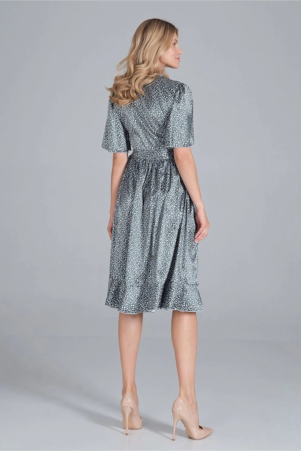 Robe cocktail polyester élégante à pois ceinture ajustable manches courtes pour femme moderne et raffinée