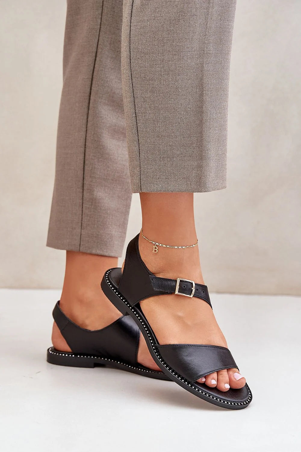 Sandales pour femmes cuir naturel design élégant minimaliste talon plat fermeture boucle ajustable semelle zircons mode été