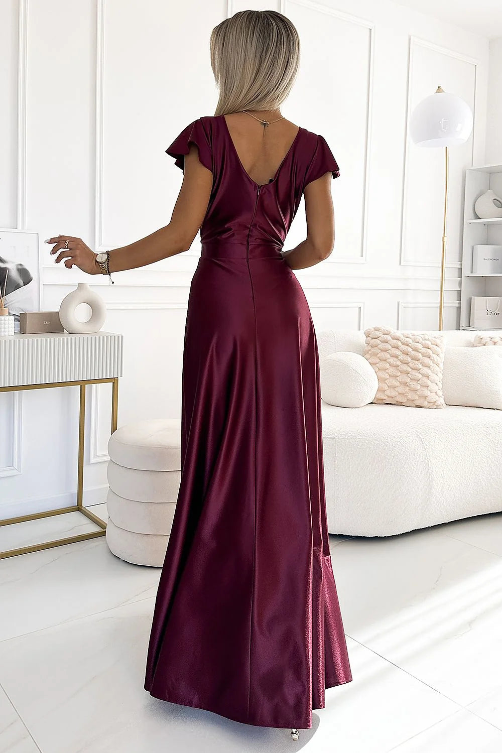 Robe longue élégante en satin couleur bordeaux manches courtes ceinture intégrée fente haute dos fermé fermeture éclair femme