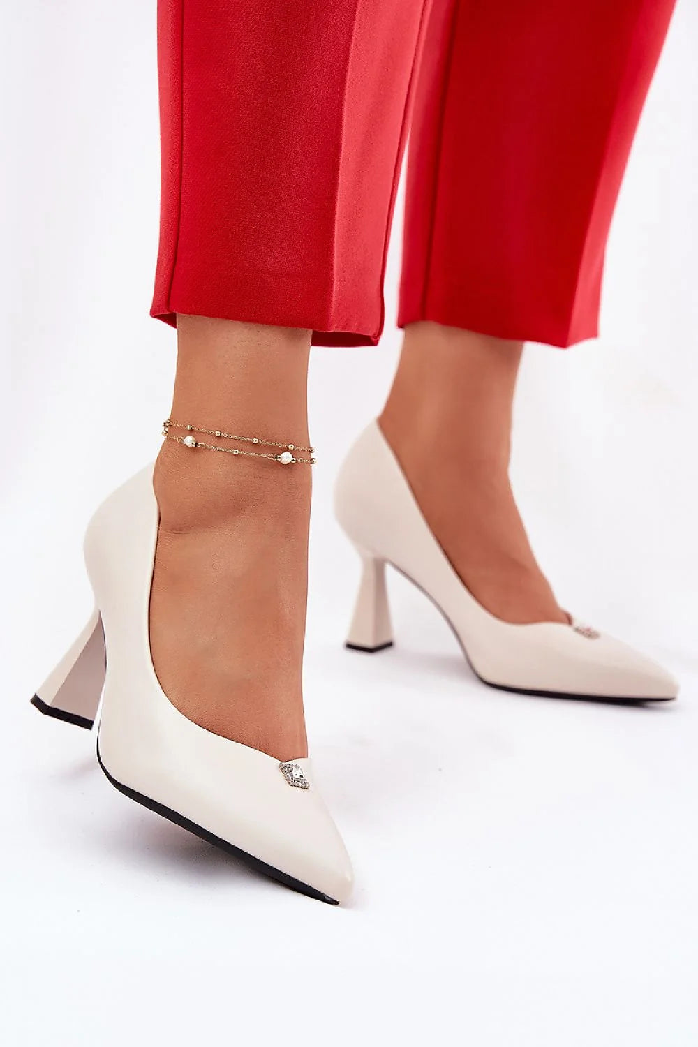 Escarpins à talons élargis pour femmes élégance sophistication cuir écologique bouts pointus confort soie soirée cérémonie robe longue pantalon look chic vintage