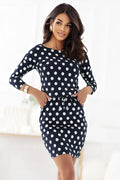 Robe de jour Numoco en édition limitée, motif pois blanc sur fond marine, manches longues, coupe ajustée, fabriqué en Pologne
