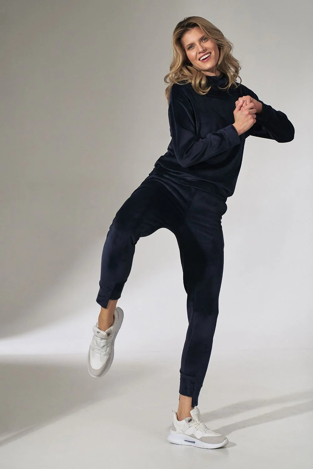 Ensemble détente velours rose moderne et élégant pour un style cocooning confortable et féminin