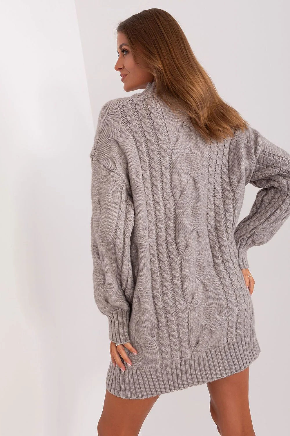 Robe-pull longue en tricot acrylique grise claire femme style cocooning hiver 2023