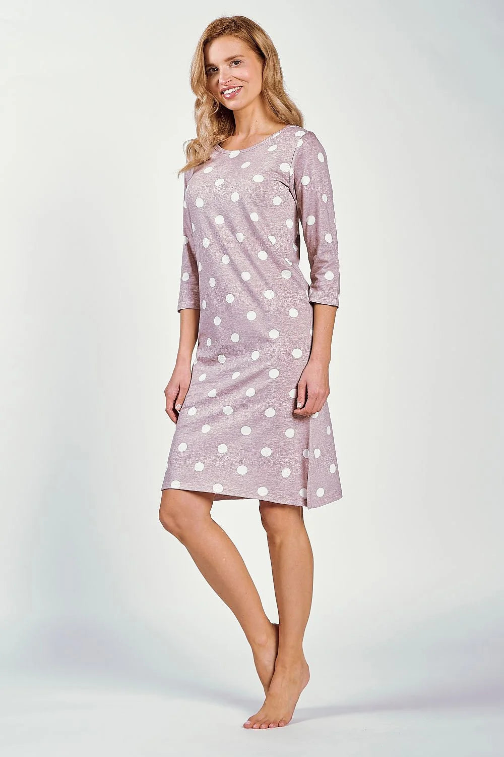 Chemise de nuit élégante à pois blancs robe de détente manches 3/4 coupe droite longueur genoux douce et confortable pour femme
