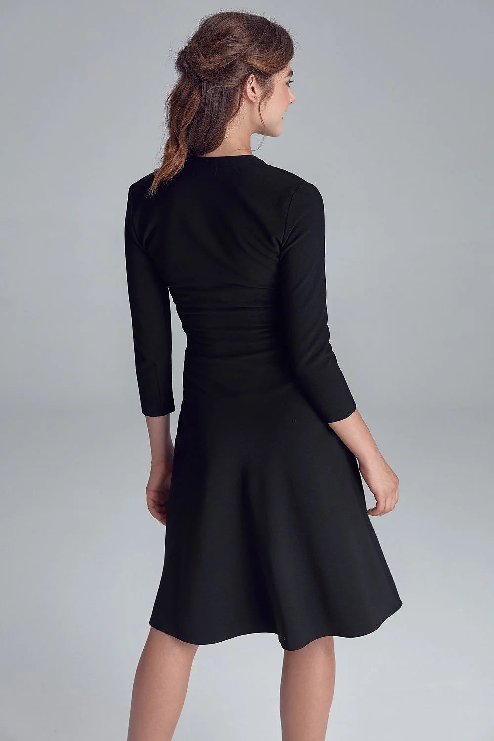 Robe femme bordeaux jersey classique élégante ajustée manches trois-quarts boutons avant silhouette raffinée soirée