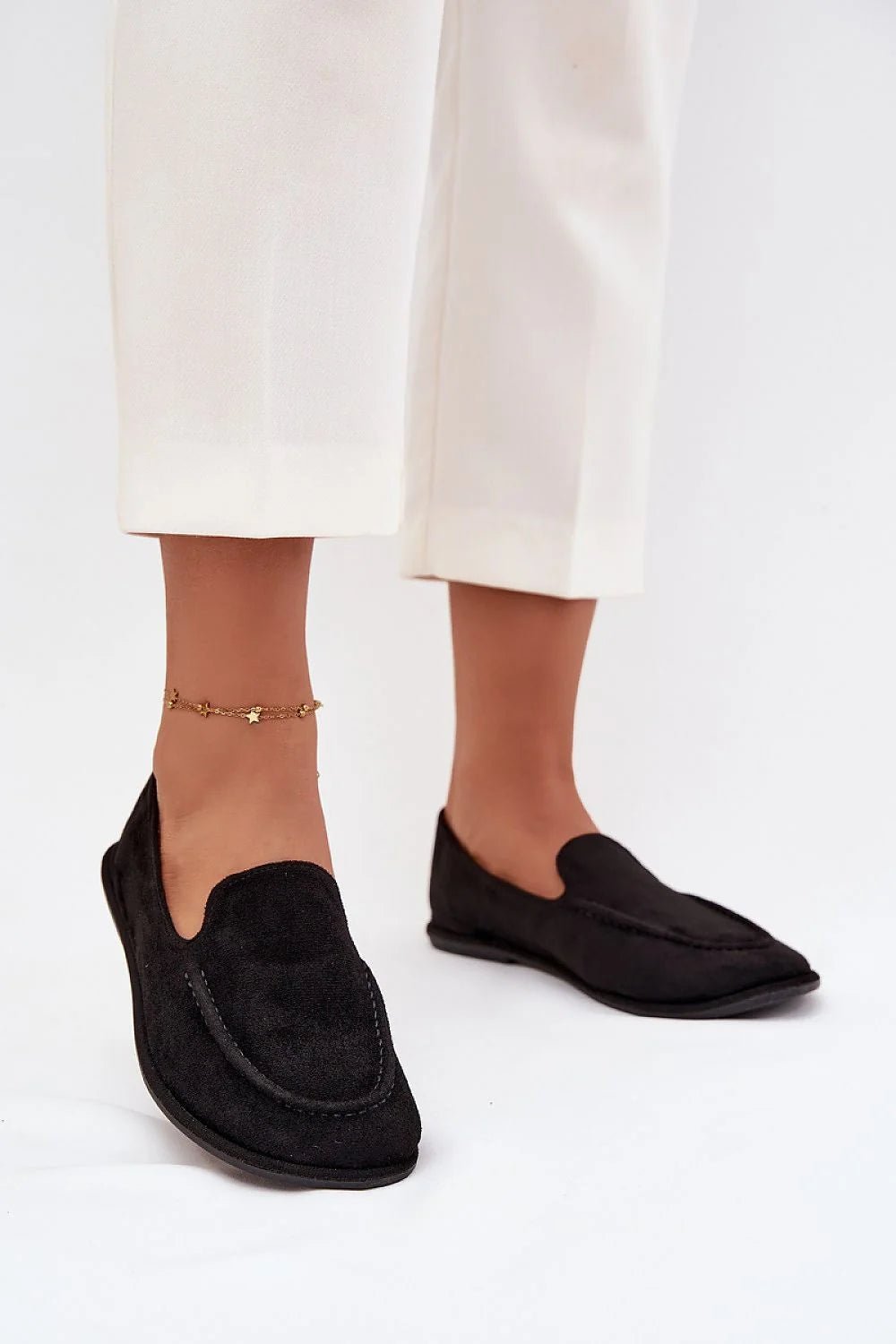 mocassins femme daim écologique noir slipon semelle plate bout arrondi coutures détails confortables intemporels polyvalents casualchic élégants