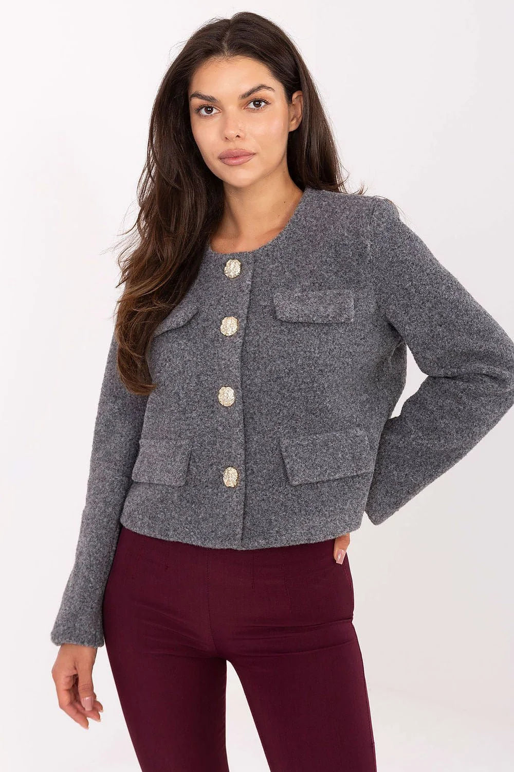 blazer femme courte bouclée gris anthracite coupe boxy encolure ronde manches longues fermeture boutons dorés texturés poches rabat