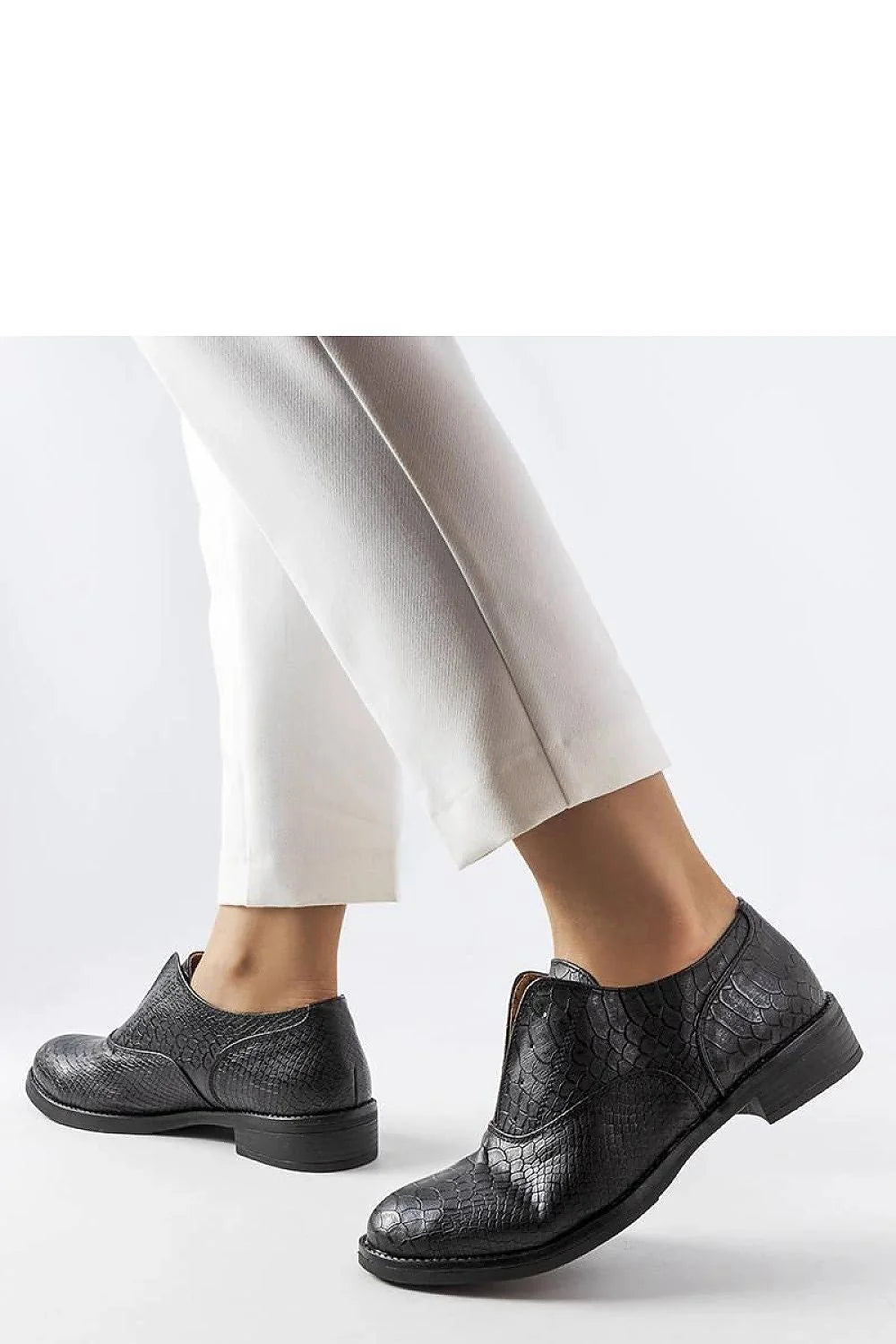 Chaussures basses femme Morel cuir simili texture reptile Derby élégance intemporelle noir ajusté confort talon plat semelle caoutchouc