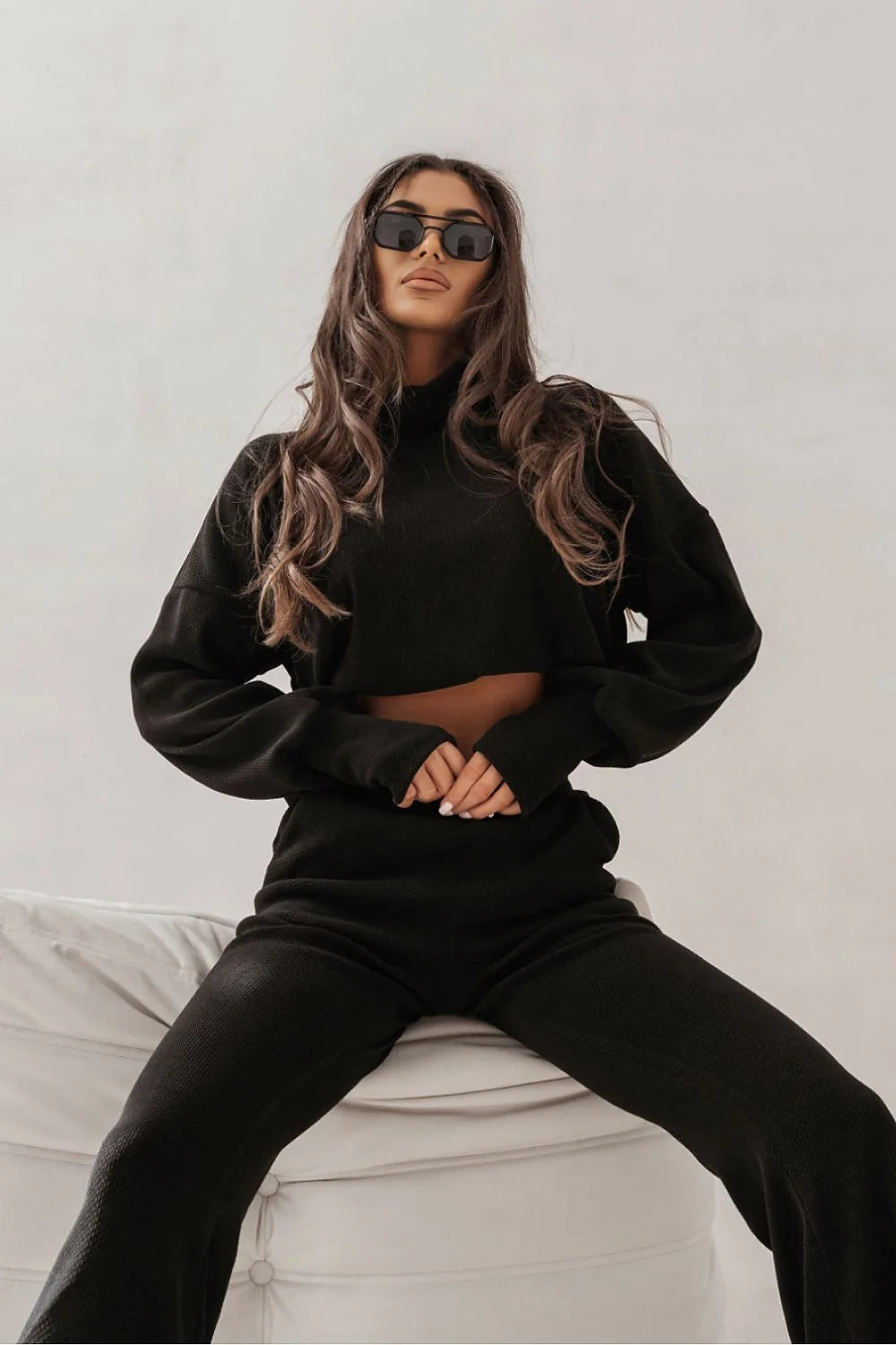ensemble PRIAH noir femme pull court cropped col montant manches bouffantes pantalon taille haute jambes larges maille côtelée douce confortable
