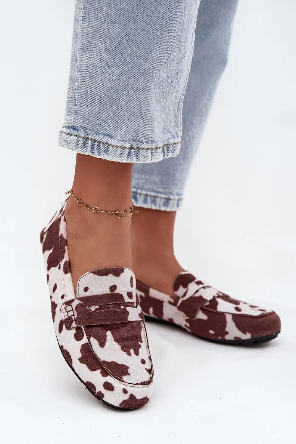 mocassins loafers femme enfilables penny imprimé tacheté vache marron écru poils bride décorative bout carré semelle caoutchouc antidérapante confort jean