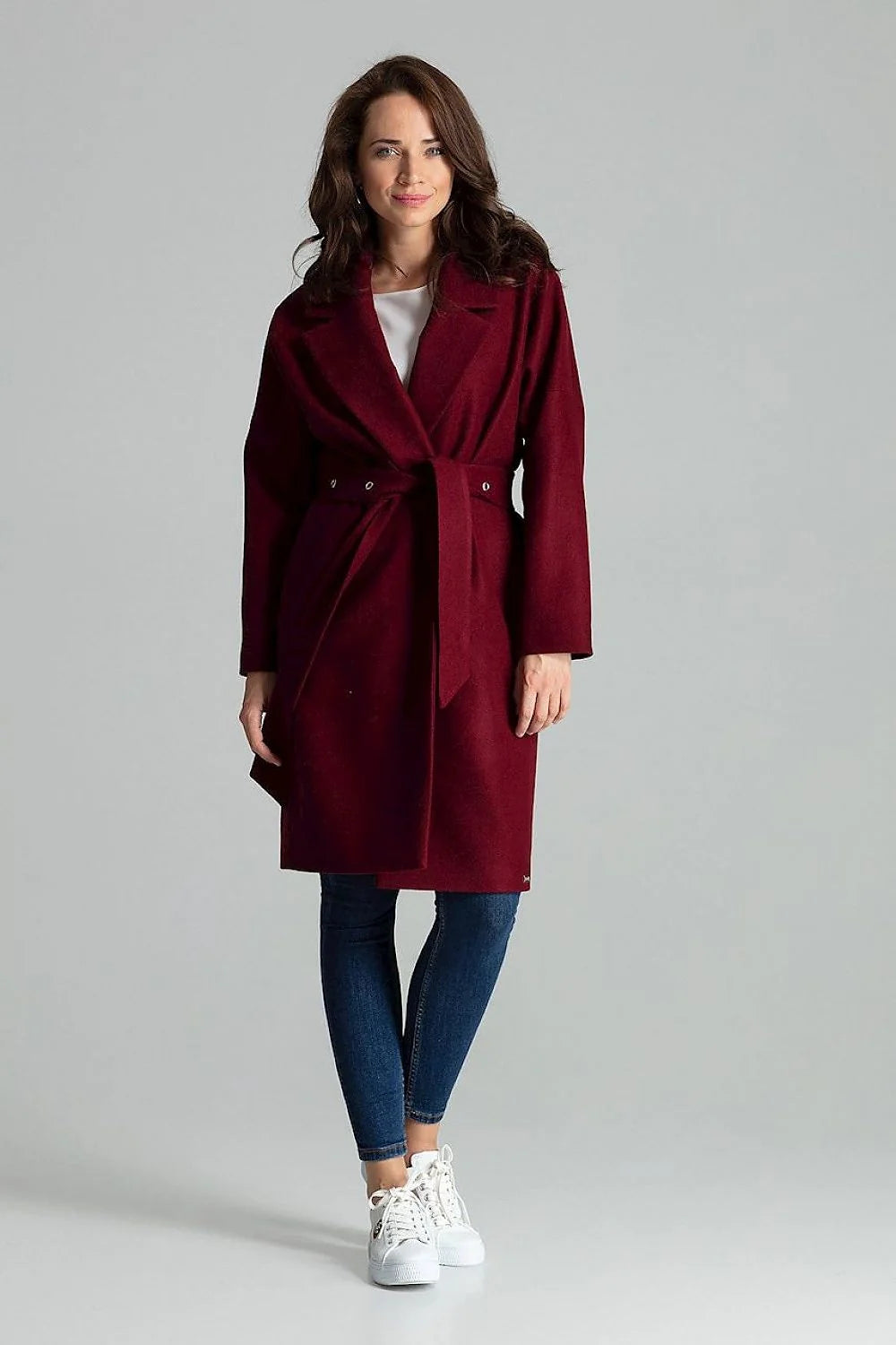 manteau femme laine bordeaux ceinturé coupe droite col châle revers mi long genoux poches latérales thermorésistant élégant