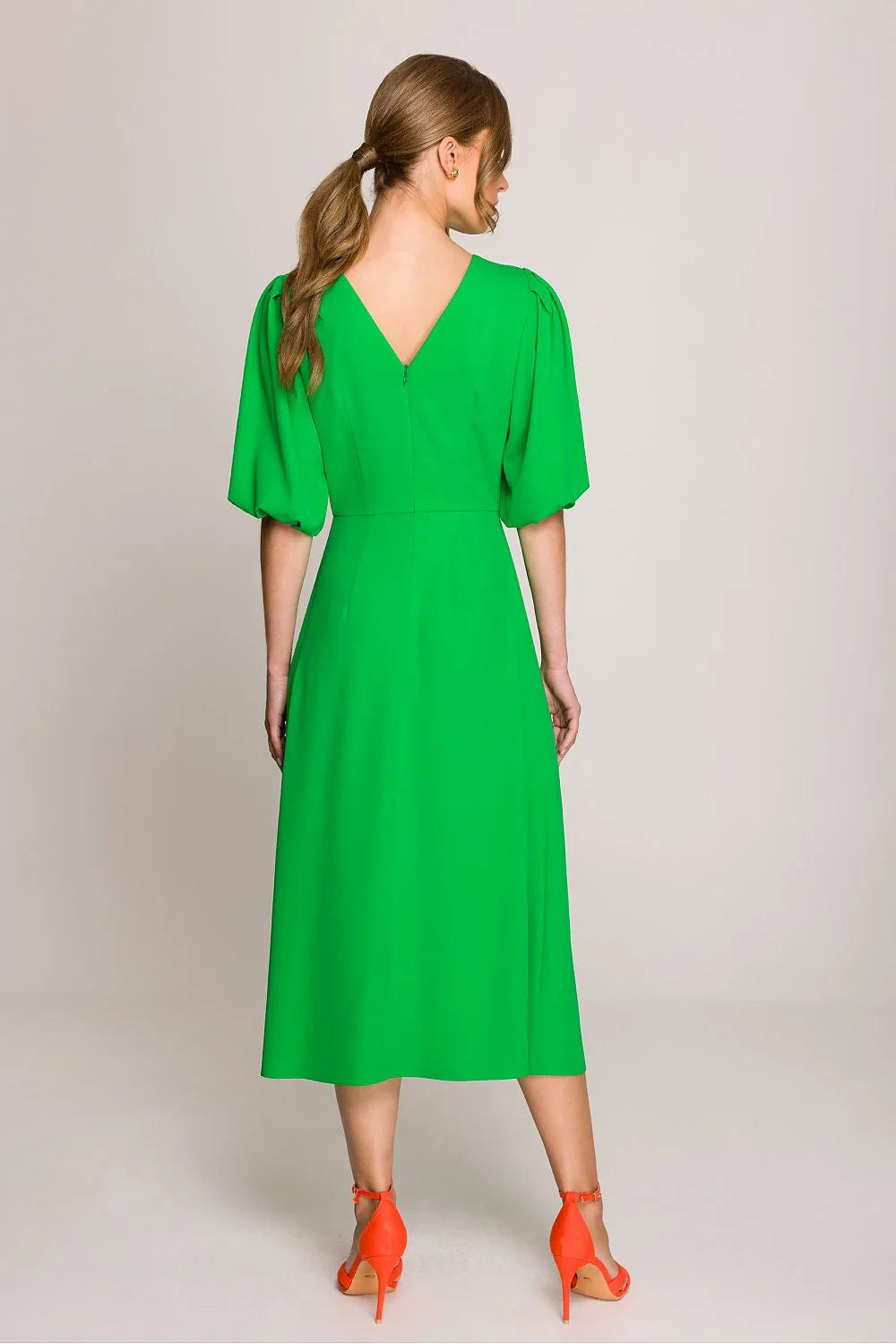 robe midi romantique femme manches bouffantes encolure ronde taille marquée froncées épaules vert vibrant tissu fluide léger élégante intemporelle