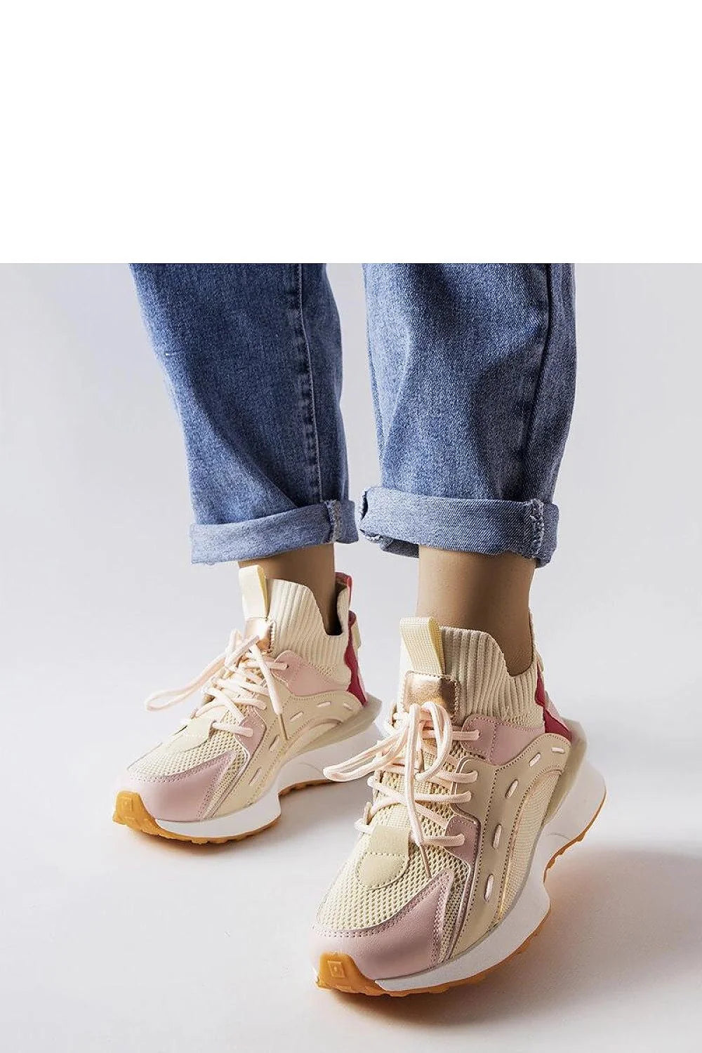 Chaussures de sport Solea pour femme, style athlétique, tissu respirant, beige et rose pâles, lacets personnalisables, semelle amortie, urban chic